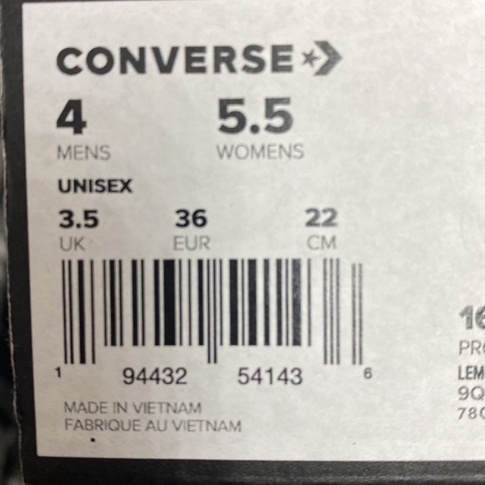 CONVERSE LOW TOP BRAND NEW - Picture 9 of 9